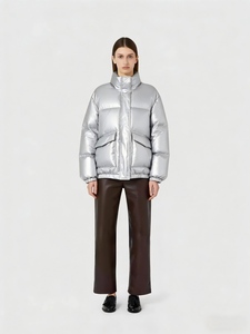 LOVEXUAN – Veste courte matelassée élégante en PU argenté brillant avec rembourrage en <span class=keywords><strong>duvet</strong></span> <span class=keywords><strong>d</strong></span>'<span class=keywords><strong>oie</strong></span> et col montant, approuvée par les marques, prix <span class=keywords><strong>d</strong></span>'usine - Product Image 1