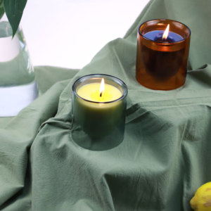 Tiempos románticos Ventas al por mayor Decoración de lujo para el hogar Vela de cera de soja en tarro de vidrio transparente Vasos coloridos con aroma navideño - Product Image 3