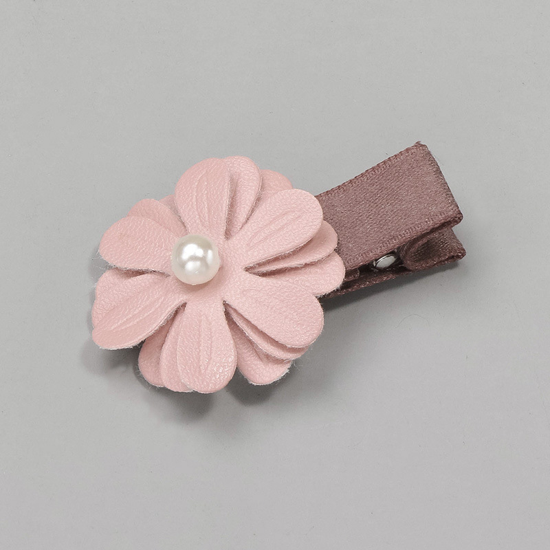 Fleur en cuir d'agneau rose clair Mc1608
