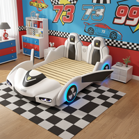 Lit enfant voiture de course blanc rembourré avec portes ciseaux, sièges baquet, roues intégrées et console en bois – Mobilier de chambre pour enfants