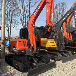 Excavatrice Doosan DX60 d'occasion de 6 tonnes, mini-chenillard, moteur et boîte de vitesses d'origine coréenne, excellent état, prix compétitif, en stock - Product Image 1