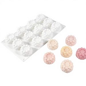 แม่พิมพ์ซิลิโคนรูปทรงเมฆ 12 ช่อง สำหรับทำมูส ขนมหวานฝรั่งเศส เค้ก ช็อกโกแลต ใช้กับเตาอบได้ - Product Image 1