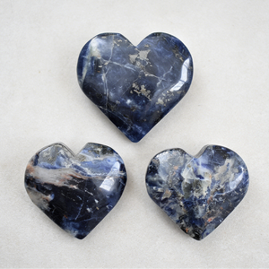 Cœur en Sodalite Bleue Polie Naturelle Écologique en Gros, Pierre de Palmier Sculptée en Forme de Cœur pour Cadeau de Saint-Valentin - Product Image 1
