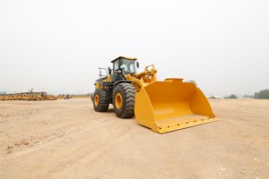 Chargeuse sur pneus multifonction 8 tonnes 680D, force de traction de 224 kN avec accessoires pour la manutention et le <span class=keywords><strong>transport</strong></span> à grande échelle - Product Image 2