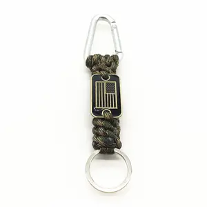 户外远足手工制作 550 paracord 编织美国国旗钥匙扣与登山扣和钥匙圈