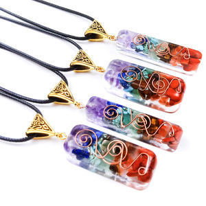 Pendentifs en perles naturelles sculpté<span class=keywords><strong>es</strong></span> à la main, pendentifs en cristal, chakra, poli, 100 pièces - Product Image 1