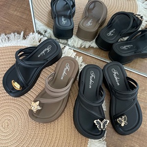 Pantuflas para Hombre y Mujer, Elegantes y Modernas para Uso en Exteriores, con Ajuste Versátil y Función Antideslizante - Product Image 3