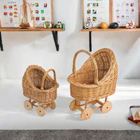 Panier en osier multifonctionnel et écologique en forme de poussette avec couvercle pour le rangement des jouets et le lit pour animaux de compagnie
