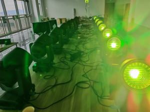 Projecteur LED professionnel à tête mobile 150W RGBL avec lentille Fresnel multicanal pour DJ, discothèque, événementiel et équipement d'éclairage - Product Image 6