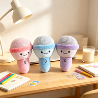 Microphone en peluche mignon en gros, jouet en peluche tricoté doux avec visage souriant pour enfants
