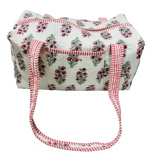 Grand sac de voyage Weekender en coton, sac de sport en tissu matelassé fait à la main, sacs de nuit imprimés en blocs, sacs à main pour femmes - Product Image 1