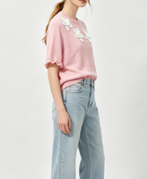Haut à manches courtes pour femme, col rond, avec fleurs 3D appliquées, chemisier à volants aux poignets, tee-shirt décontracté, personnalisation OEM, vente en gros