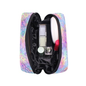 Pochette de rangement pour cosmétiques à imprimé léopard personnalisé, petite trousse de toilette de voyage avec fermeture éclair pour femmes - Product Image 5