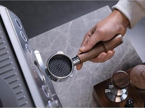 พอร์ทาฟิลเตอร์ขนาด 54 มม. ทำจากไม้วอลนัท สำหรับเครื่องชงกาแฟ <span class=keywords><strong>Breville</strong></span> <span class=keywords><strong>Barista</strong></span> <span class=keywords><strong>Express</strong></span> Pro พร้อมตะกร้ากรองขนาด 18 ถึง 21 กรัม แบบไม่มีฐาน - Product Image 4