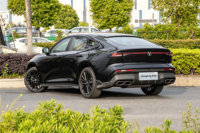 Nouvelle berline Changan UNI-V 1.5T Turbo 500BAR Black Warrior Edition 2025, automatique, Euro VI, pneus R19, conduite à gauche, toit ouvrant panoramique