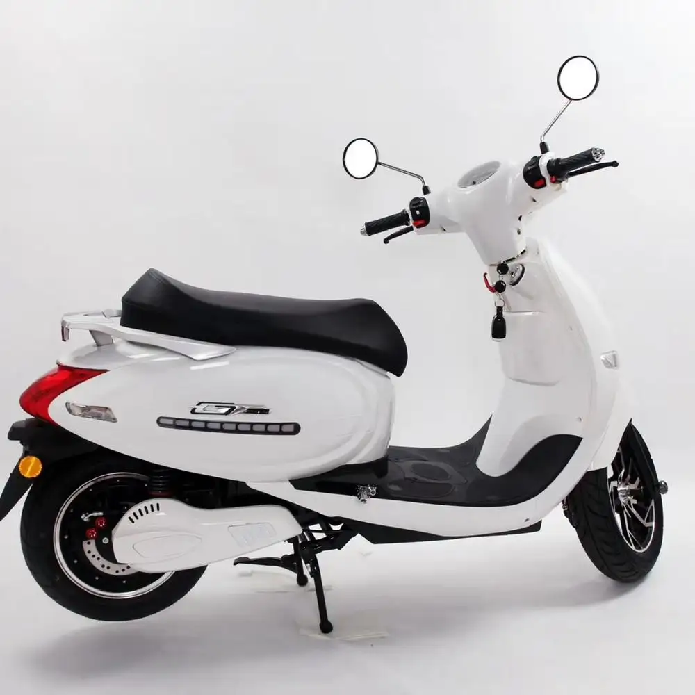 Newest Model Q1 QQ Style Cute Lovely Style Electric Scooters Vespa Classical Motorcycle with EEC/COC