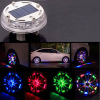 Lumières de roue de voiture universelles à 12 LED, lumières de roue à énergie solaire pour voitures, lumières de moyeu de roue à LED clignotantes avec capteurs de mouvement