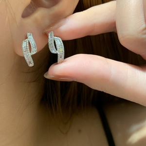 อาซูโอ เรียล จิวเวลรี่ ต่างหูทองคำแท้ 18K ประดับเพชรแท้เจียระไนบริลเลียนท์ 0.42 กะรัต ของขวัญสุดหรูสำหรับผู้หญิง เหมาะสำหรับงานเลี้ยงสังสรรค์ระดับไฮเอนด์ - Product Image 5