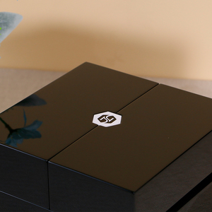 Hộp đựng đồng hồ thiết kế mới, hai cửa, màu đen bóng, làm bằng gỗ sơn mài piano, kết hợp chất liệu da PU sợi carbon. - Product Image 6