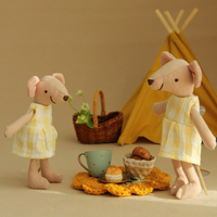 Ensemble de poupées souris en lin et coton doux, faites à la main, avec robe jaune à carreaux, jouet en peluche vintage mignon, cadeau
