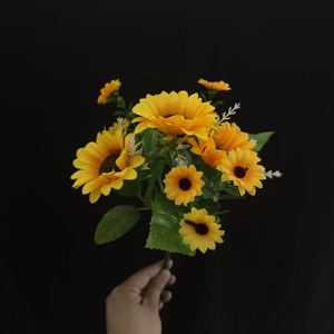 Bouquet de tournesols artificiels Junheyuan, 24 fleurs jaunes pour la décoration du salon, l'arrangement de la table ou du meuble TV - Product Image 4