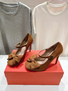 Escarpins en satin bordeaux à bout carré et talon aiguille avec nœud Mary Jane pour femme - Product Image 3