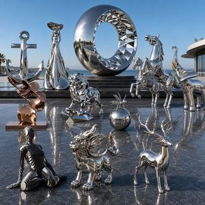 Grande Scultura in Metallo a Forma di Giraffa in Acciaio Inossidabile Lucidato a Specchio Personalizzata per Decorazione Paesaggistica di Piazze Commerciali e Parchi - Product Image 4