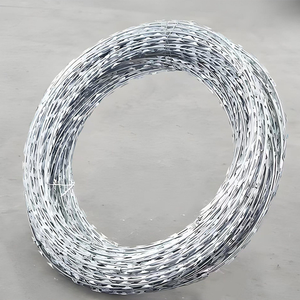 Feuerverzinkter Stacheldraht, Rostfrei und Witterungsbeständig für Autobahn-Grünflächen und Landschaftsschutz - Product Image 1