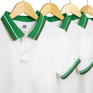 เสื้อโปโลสีขาวน้ำหนักเบา แต่งดีเทลสีเขียวอย่างมีสไตล์ ผ้าพรีเมียม ใส่สบาย เหมาะสำหรับชุดลำลองทางธุรกิจหรือชุดยูนิฟอร์มทีม - Product Image 2