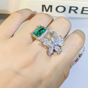 Anillo Ajustable de Lujo KYRA01691 con Circonita Verde Brillante en Forma de Flor, Joyería de Primera Calidad para Mujer - Product Image 5