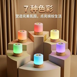 Lampe de nuit LED à grain de bois, lumière ambiante ronde avec télécommande, pour chambre à coucher, salon, bureau, alimentée par USB, batterie interne - Product Image 1