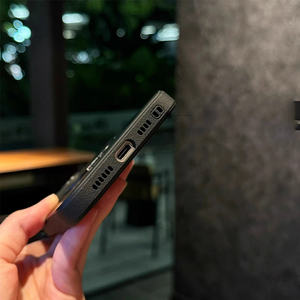 Custodia in fibra di carbonio <span class=keywords><strong>oro</strong></span> titanio per <span class=keywords><strong>iPhone</strong></span> 16 15 <span class=keywords><strong>Pro</strong></span> <span class=keywords><strong>Max</strong></span> 14 13 16Plus ricarica Wireless magnetica con cavalletto antiurto - Product Image 4