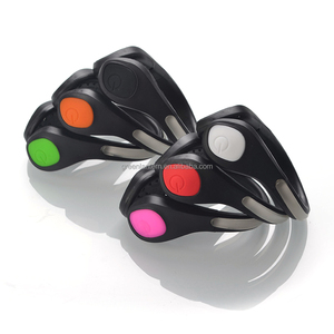 Lumière LED <span class=keywords><strong>pour</strong></span> chaussures de course à pied, lumières à clipser <span class=keywords><strong>pour</strong></span> chaussures <span class=keywords><strong>pour</strong></span> <span class=keywords><strong>la</strong></span> course à pied nocturne, <span class=keywords><strong>la</strong></span> marche, le jogging, le vélo, le cyclisme, <span class=keywords><strong>accessoires</strong></span> de sécurité - Product Image 3