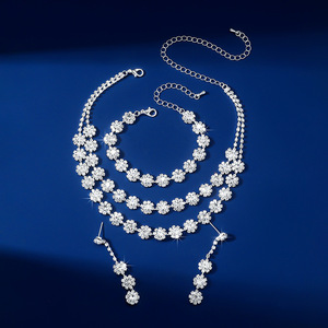 طقم أقراط قلادة زفاف من الفضة للعروس مجوهرات زفاف كريستالية مطلية بالذهب مع قلادة ضيقة من حجر الراين للنساء والفتيات - Product Image 5