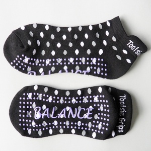 Calzini Antiscivolo con Grafica Leopardata Personalizzata, Logo sul Fondo, per Pilates, Lagree e Fitness - Product Image 4