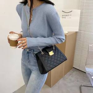 THK0028 Bolsos minimalistas de moda Bolsos de hombro cuadrados Cadenas Lingge Patrón Crossbody Bag para mujer - Product Image 3