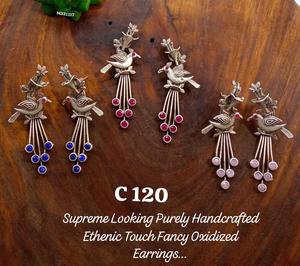 ต่างหูทรงกลมสีทองแกะสลักสีทองและโลหะออกซิไดซ์ของผู้หญิงแนววินเทจเครื่องประดับต่างหูสไตล์อินเดีย jhumka jhumki - Product Image 4