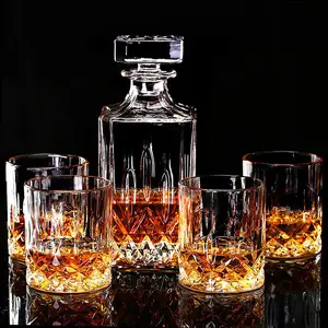 Set di bicchieri da vino whisky vodka e bottiglia di decanter in cristallo bourbon con bicchieri