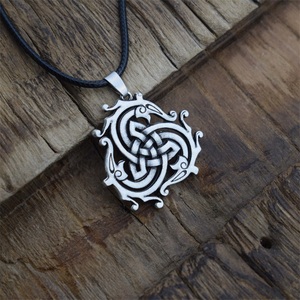 Collar con Colgante de Dragón Medieval Triskelion, Joyería Animal Triple Celta, Cadena de Cuerda - Product Image 3