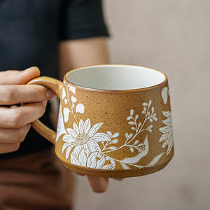 Tazza da Caffè in Ceramica Dipinta a Mano con Motivi Floreali Classici, Regalo per Casa e Ufficio, per Latte, Tè e Colazione - Product Image 5