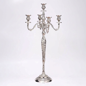 Candélabre en aluminium à motif gaufré, finition or cuivre, fait main, décoration de mariage, taille personnalisable, sans flamme - Product Image 1