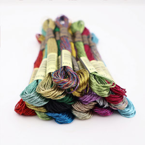 Toptan 29-Color r-iplik metalik nakış çapraz dikiş 150D/2*6 yüksek mukavemetli dikiş el örgü tığ işi iplik başına - Product Image 2