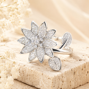 Anello Aperto Regolabile con Micro Pavé Floreale a Foglia per Donna, Gioiello Elegante da Dito - Product Image 3
