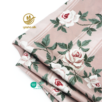 Vente chaude Prix Usine Imprimé Floral 16mm 114cm Largeur Soie Charmeuse Tissu Respirant Pour La Peau Mulberry Soie Tissu
