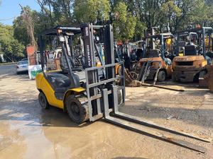 Chariot élévateur d'occasion KOMATSU FD30 pour travaux de terrassement - Offre Spéciale - Product Image 3