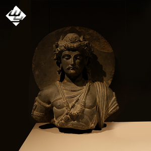 พระพุทธรูปแกะสลักด้วยมือสไตล์กันธารา ท่านั่งครอสเลก ขาไขว้  ผิวหินมีลวดลายแบบเก่า สำหรับสะสมงานศิลปะ - Product Image 2