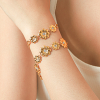 Bracelet en acier inoxydable plaqué or 18 carats avec petit diamant floral, bijoux polyvalents haut de gamme de luxe léger pour femme