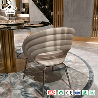 Table à manger ronde haut de gamme avec chaises, plateau en marbre et plateau tournant en verre fumé – Solution de mobilier de luxe sur mesure tout-en-un pour restaurants