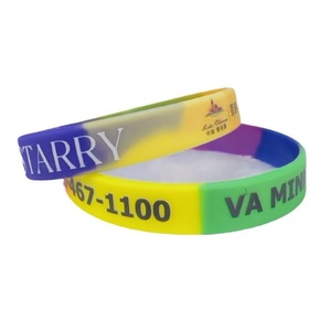 Bracelets en silicone promotionnels personnalisés avec logo en creux, étanches - Couleurs lumineuses personnalisées pour les fêtes - Product Image 4