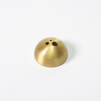 BECORA Élégant Porte-encens Hémisphérique en Laiton Satiné avec Revêtement Laqué Transparent, 3 Trous, Durable, pour Méditation Zen Intérieure